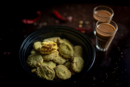 Aachaari Mathri with tea